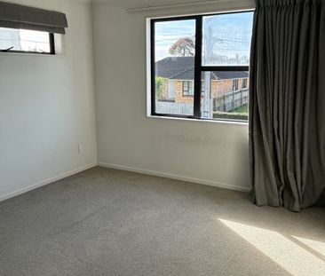Beautiful 4 Bedroom 4 Bathroom House - Photo 2