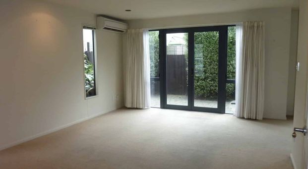 Spacious, sunny 3 bedroom Townhouse in St Albans - Photo 1