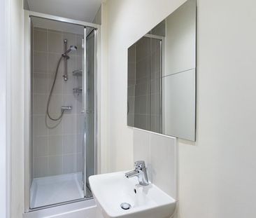 2 bedroom Flat To Let - Photo 2