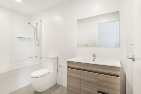 One Bedroom Apartment | High Ceilings, Ac & Parking! - Photo 3