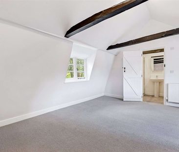 A beautfiully restored four bedroom Cottage - Photo 6