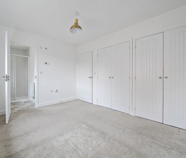 4 bedroom detached house to rent - Photo 3