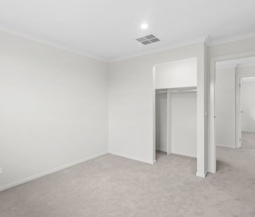 Modern Dual‑Fronted Home Offering Space, Views and Lifestyle! - Photo 6