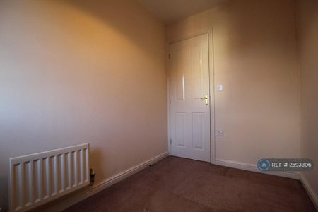 3 bedroom semi-detached house to rent - Photo 5