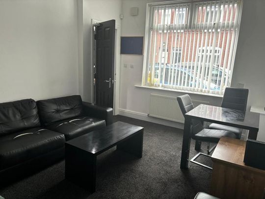 1 bedroom in a house share to rent - Photo 1