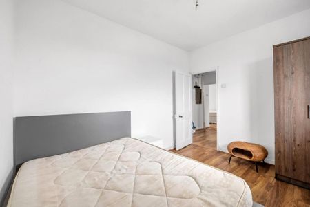 3 bedroom flat to rent - Photo 3