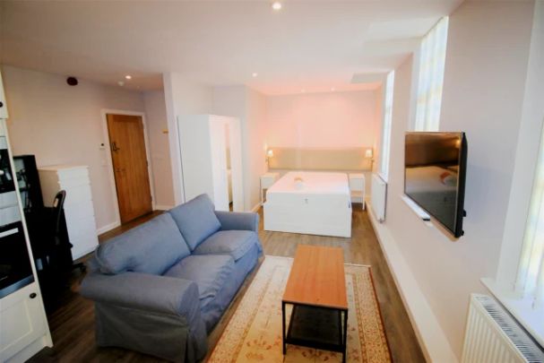 Studio 1 - Photo 1