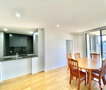 Stunning & Bright Apartment in a Prime Location – Quiet Boutique Co... - Photo 1