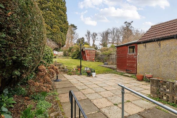 Semi-detached House to rent - Courtfield Rise, West Wickham, BR4 - Photo 1