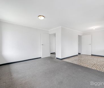 Low Maintenance - Photo 1