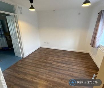 4 bedroom semi-detached house to rent - Photo 5