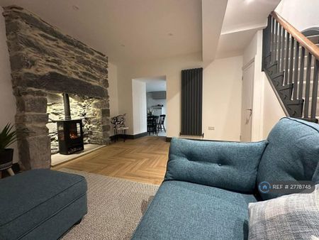 4 bedroom end of terrace house to rent - Photo 4