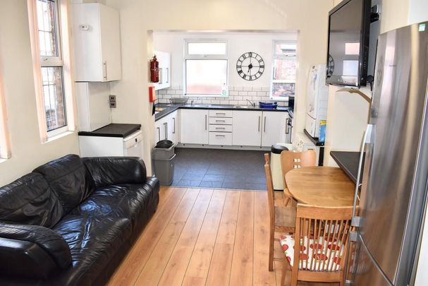 1 bedroom in a house share to rent - Photo 1