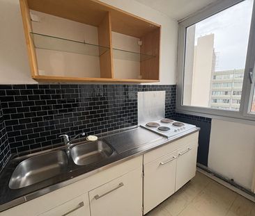 Location Appartement 4 pièces 74m² LILLE 59000 - Photo 3