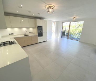 Price £2,400 pcm - Available Now - Unfurnished - Photo 5