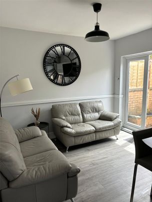 4 bedroom semi-detached house to rent - Photo 1
