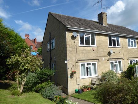 Cedar Drive, Dursley - Photo 2