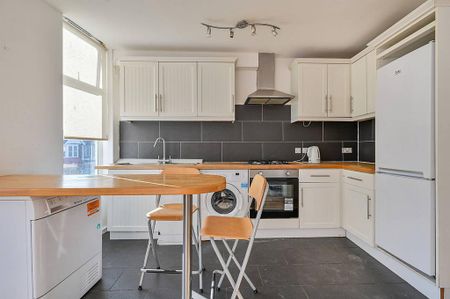 3 bedroom flat to rent - Photo 2