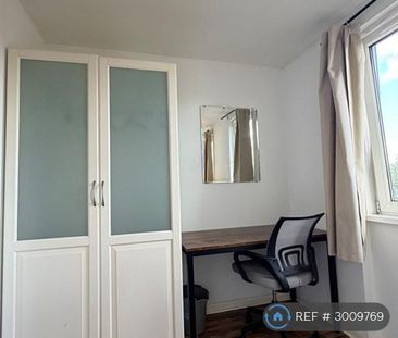 1 bedroom in a flat share to rent - Photo 5