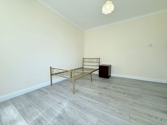 Brent Park Road, London, NW4 - Photo 1