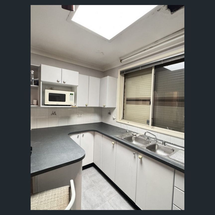 12 Bluett Crescent, Doonside, NSW 2767 - Photo 1