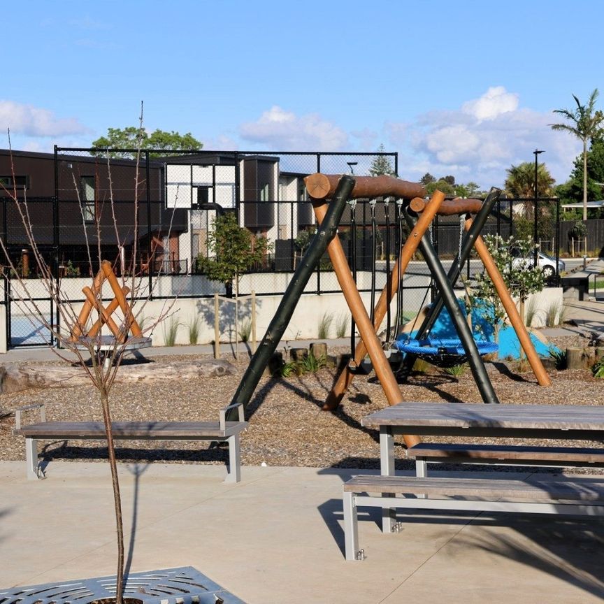 Newly 2 Bedrooms Low Maintenance - Photo 1