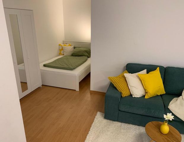 Attraktive möblierte 1,5 Zimmer-Whg mit Balkon und XXL TG-Stellplatz / Erstbezug nach Renovierung - Photo 1