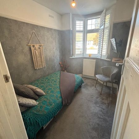 Room in a Shared House, Hereward Gardens, N13 - Photo 3