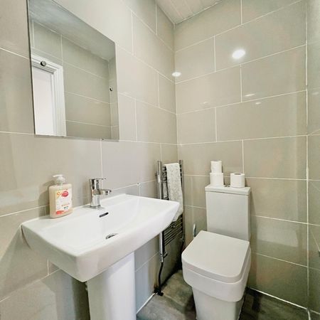 Room in a Shared Flat, Kimberley Road, SW9 - Photo 3