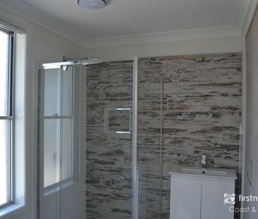 EXECUTIVE TOWNHOUSE WITH BOAT HARBOUR VIEWS - Photo 3