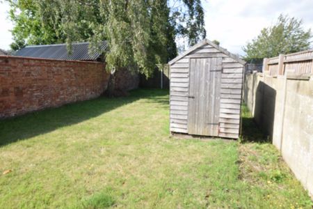 6 Bedroom House To Rent in Winton - £3,120 pcm Tenancy Info - Photo 2