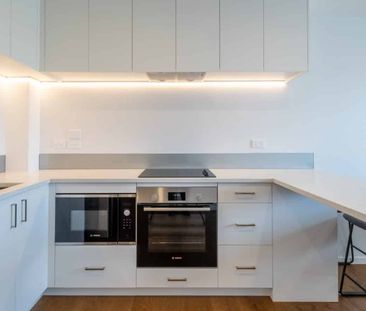 Modern 3-Bedroom Townhouse - Photo 2