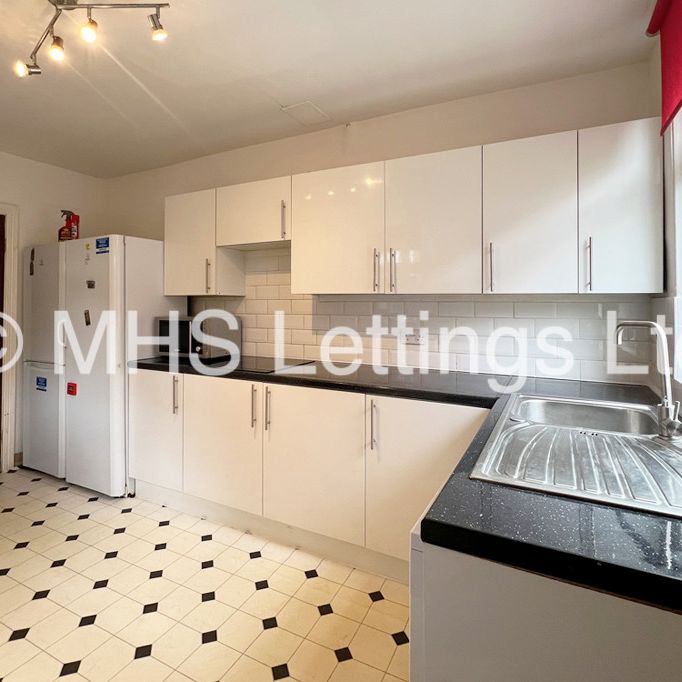 7 Bedroom Mid Terraced House for rent in Estcourt Avenue - Photo 1