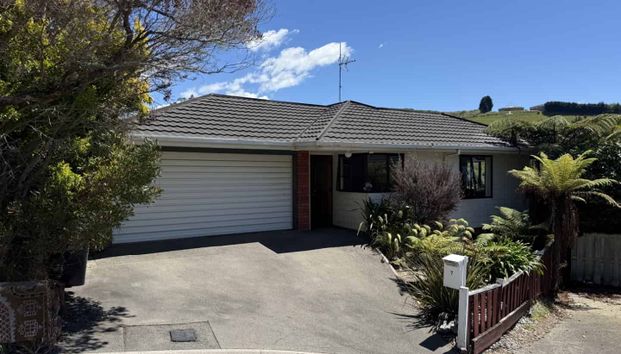 Modern Three-Bedroom Home with Sunroom and Stunning Views - Photo 1