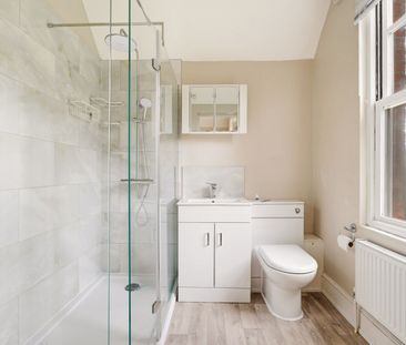 Available unfurnished now - Photo 4