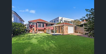 Coastal Home - Photo 3