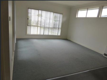Three Bedroom Family Home - Photo 2