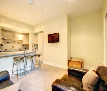 3 bedroom ground floor flat to rent - Photo 6