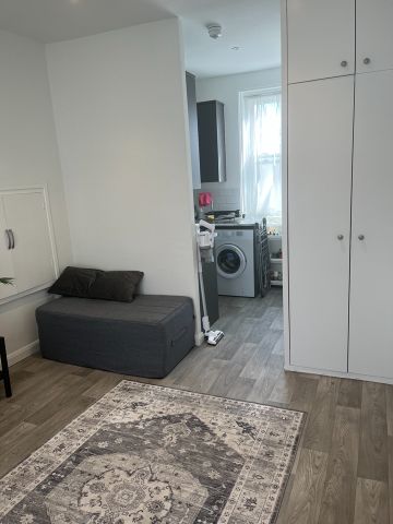 Studio Flat, Sillwood Street, BN1 - Photo 4