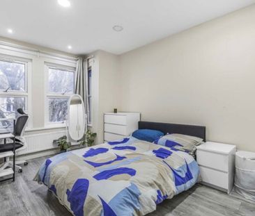 Room in a Shared House, Boscombe Road, SW19 - Photo 2