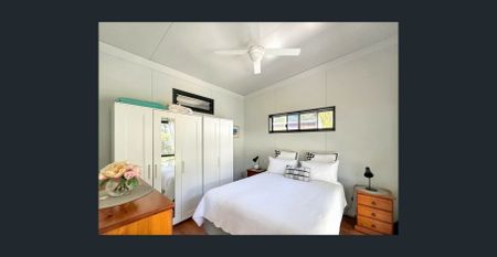 A Lovely island property with dual living ability! - Photo 4