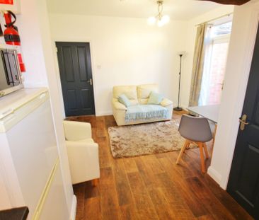 Flat 5, 23 The Avenue, Lincoln, - Photo 3