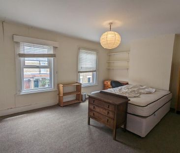 4 bedroom terraced house to rent - Photo 3