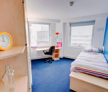 Classic Two Bedroom Apartment - Photo 2