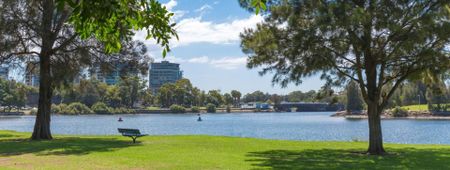 IMMACULATE & PRIVATE TWO BEDROOM APARTMENT LOCATED IN SUPER CONVENIENT LOCATION - Photo 5