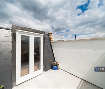 1 bedroom in a flat share to rent - Photo 3