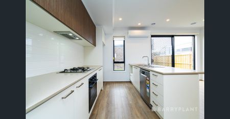 Stylish Four Bedroom Townhouse in Wollert - Photo 5