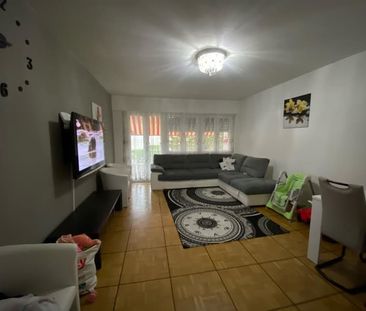"Grosszügige Balkonwohnung mit grossem Garten!" - Photo 1