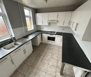 2 bedroom semi-detached house to rent - Photo 5