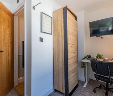 1 bedroom in a house share to rent - Photo 4